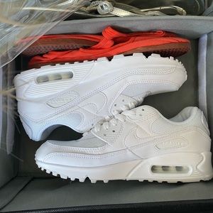 NWOT Nike Air Max Womens 8 White